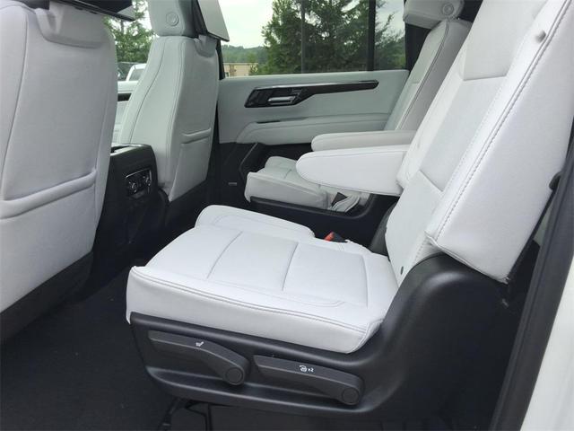 Photo of 2025 Iridescent Pearl Tricoat Chevrolet Suburban