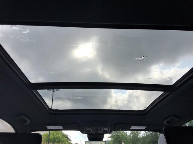 Photo of 2025 Iridescent Pearl Tricoat Chevrolet Suburban