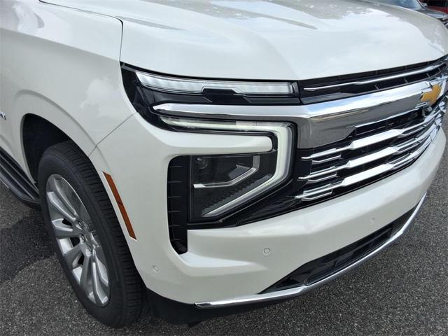 Photo of 2025 Iridescent Pearl Tricoat Chevrolet Suburban