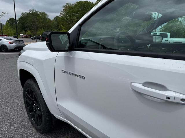 Photo of 2025 Summit White Chevrolet Colorado