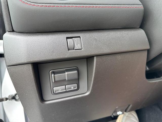 Photo of 2025 Summit White Chevrolet Colorado