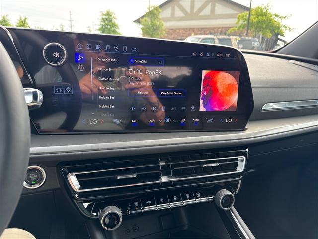 Photo of 2025 Radiant Red Tintcoat Chevrolet Traverse