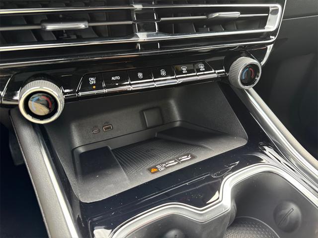 Photo of 2025 Radiant Red Tintcoat Chevrolet Traverse