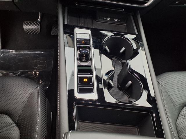 Photo of 2025 Pure White 0q0q Volkswagen Atlas Cross Sport