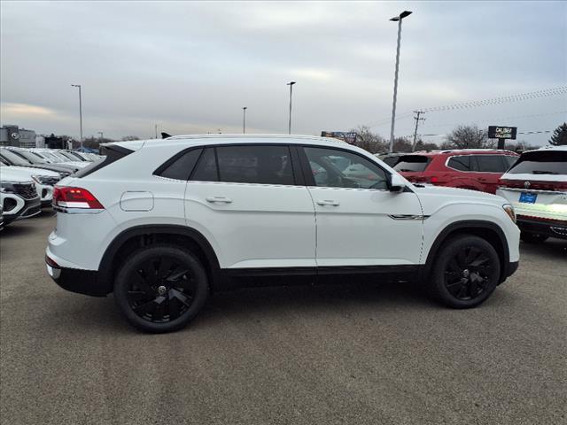 Photo of 2025 Pure White 0q0q Volkswagen Atlas Cross Sport