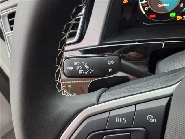 Photo of 2025 Pure White 0q0q Volkswagen Atlas Cross Sport