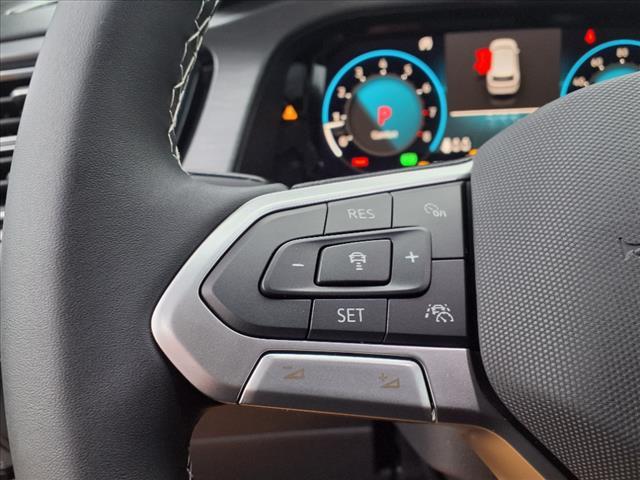 Photo of 2025 Pure White 0q0q Volkswagen Atlas Cross Sport