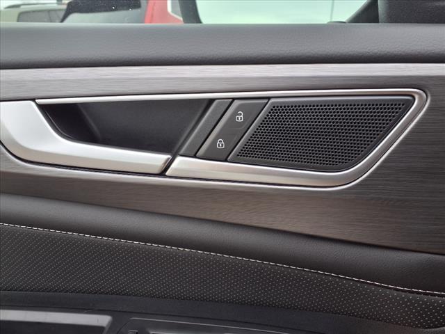 Photo of 2025 Pure White 0q0q Volkswagen Atlas Cross Sport