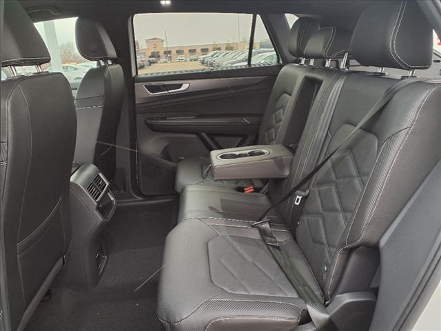Photo of 2025 Pure White 0q0q Volkswagen Atlas Cross Sport