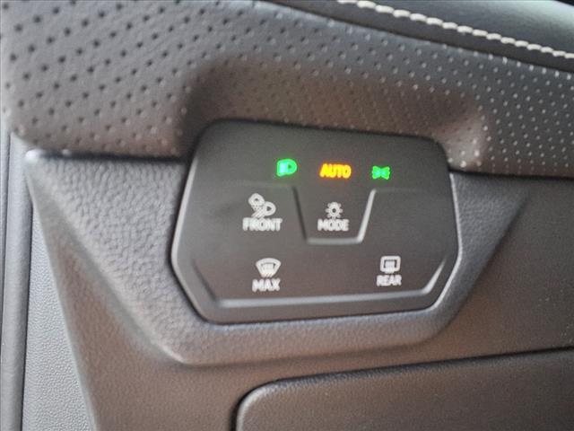 Photo of 2025 Pure White 0q0q Volkswagen Atlas Cross Sport