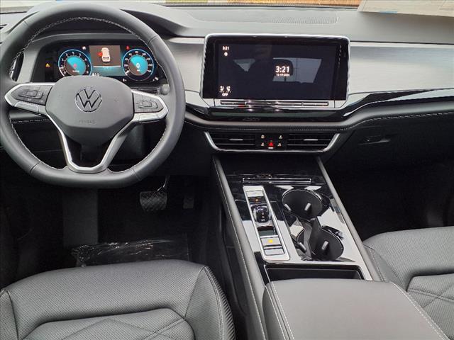 Photo of 2025 Pure White 0q0q Volkswagen Atlas Cross Sport