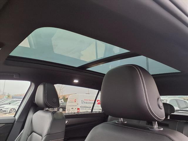 Photo of 2025 Pure White 0q0q Volkswagen Atlas Cross Sport