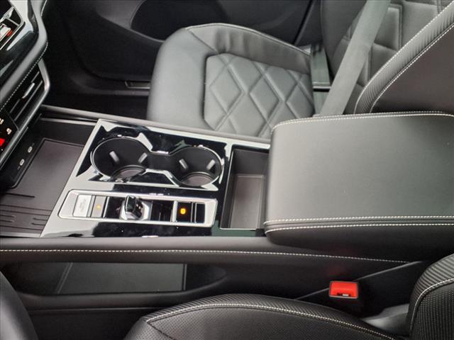 Photo of 2025 Pure White 0q0q Volkswagen Atlas Cross Sport