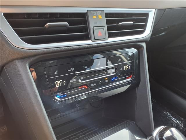 Photo of 2025 Platinum Gray Metallic 2r2r Volkswagen Taos
