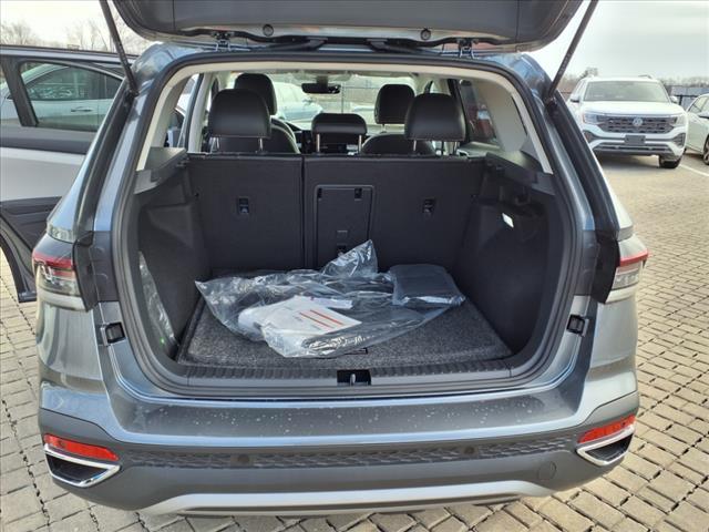 Photo of 2025 Platinum Gray Metallic 2r2r Volkswagen Taos