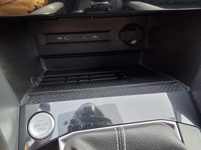 Photo of 2025 Platinum Gray Metallic 2r2r Volkswagen Taos