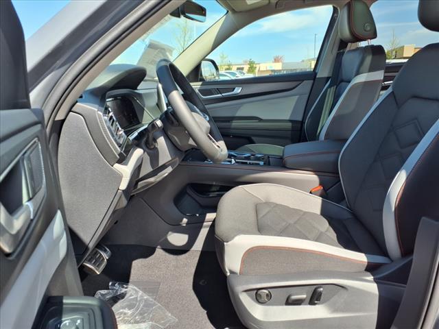 Photo of 2025 Pure Gray J2j2 Volkswagen Atlas
