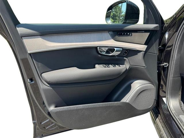 Photo of 2026 Onyx Black Volvo XC90