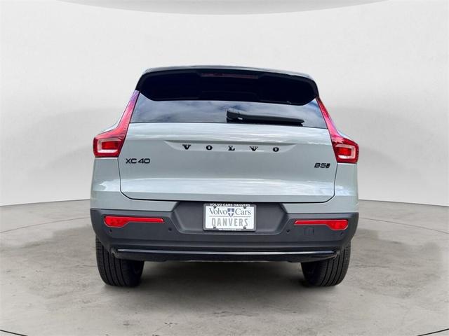 Photo of 2026 Vapour Gray Volvo XC40
