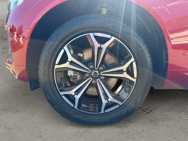 Photo of 2022 Fusion Red Volvo XC60