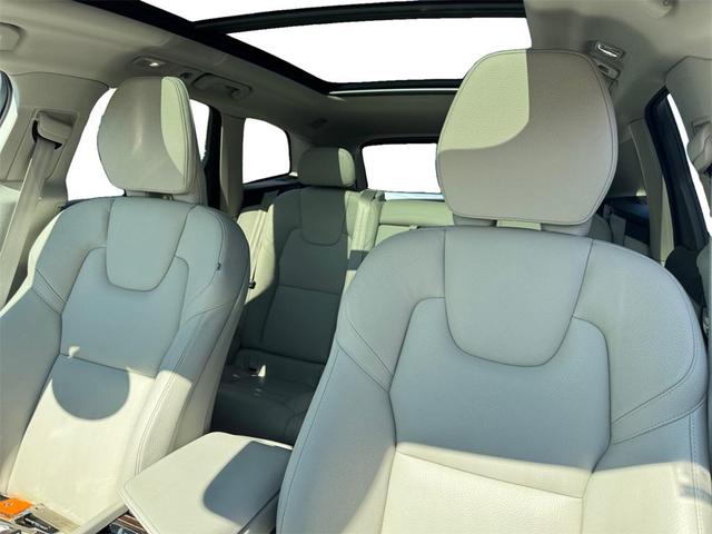 Photo of 2022 Fusion Red Volvo XC60