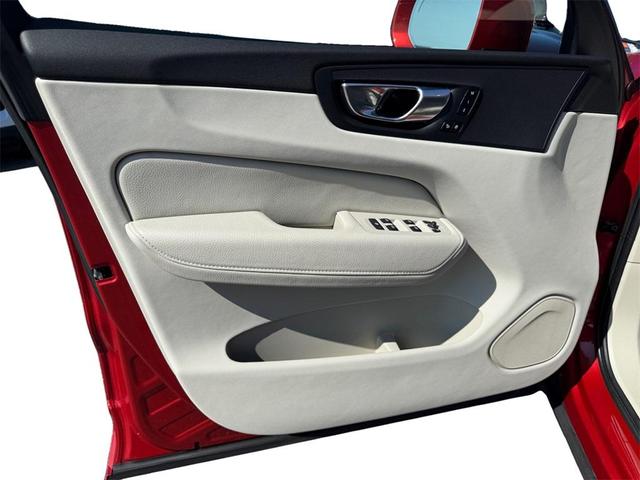Photo of 2022 Fusion Red Volvo XC60