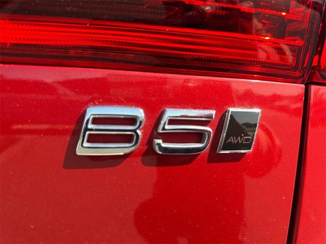Photo of 2022 Fusion Red Volvo XC60