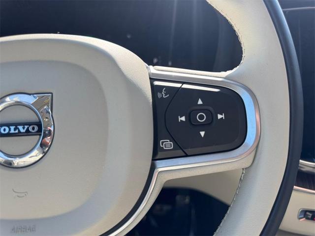 Photo of 2022 Fusion Red Volvo XC60