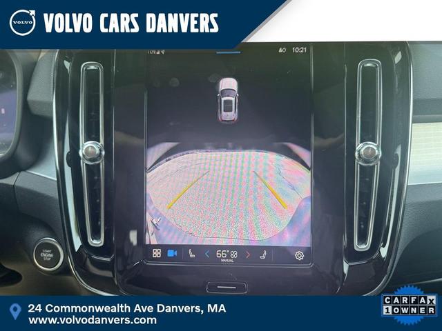Photo of 2025 Onyx Black Metallic Volvo XC40