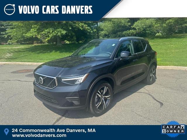 Photo of 2025 Onyx Black Metallic Volvo XC40
