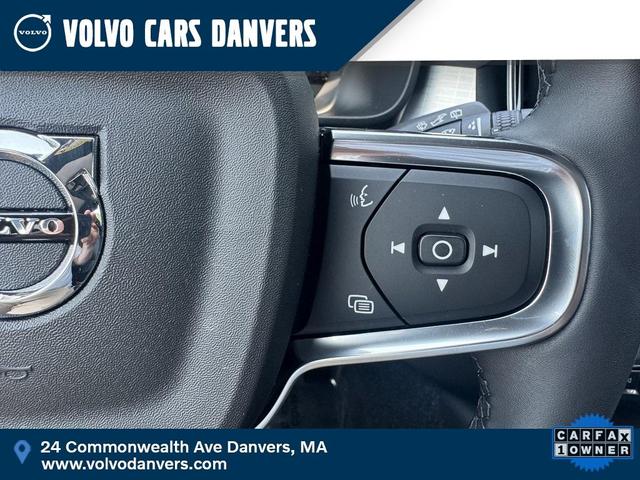 Photo of 2025 Onyx Black Metallic Volvo XC40