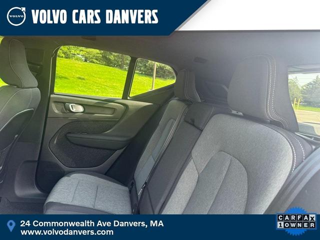 Photo of 2025 Onyx Black Metallic Volvo XC40