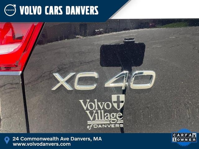 Photo of 2025 Onyx Black Metallic Volvo XC40