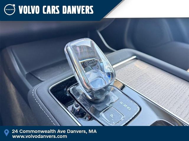 Photo of 2025 Crystal White Pearl Volvo XC90