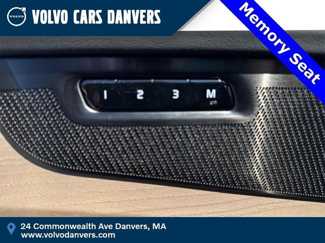 Photo of 2025 Crystal White Pearl Volvo XC90