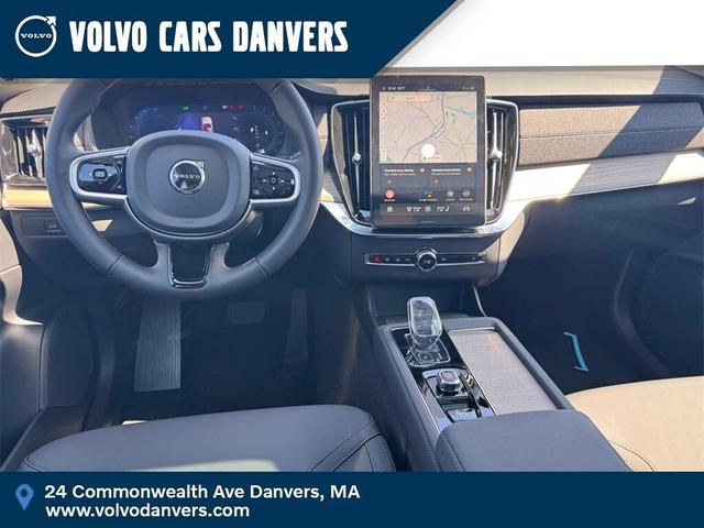Photo of 2025 Crystal White Pearl Volvo XC90