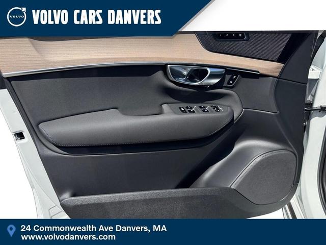 Photo of 2025 Crystal White Pearl Volvo XC90