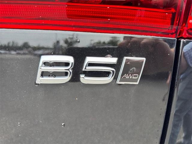 Photo of 2026 Onyx Black Volvo XC60