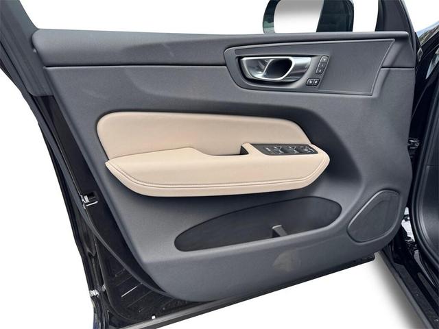 Photo of 2026 Onyx Black Volvo XC60