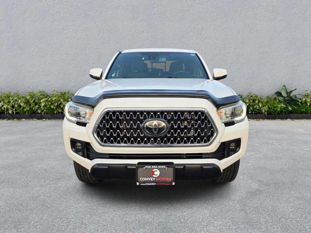 Photo of 2018 Super White Toyota Tacoma