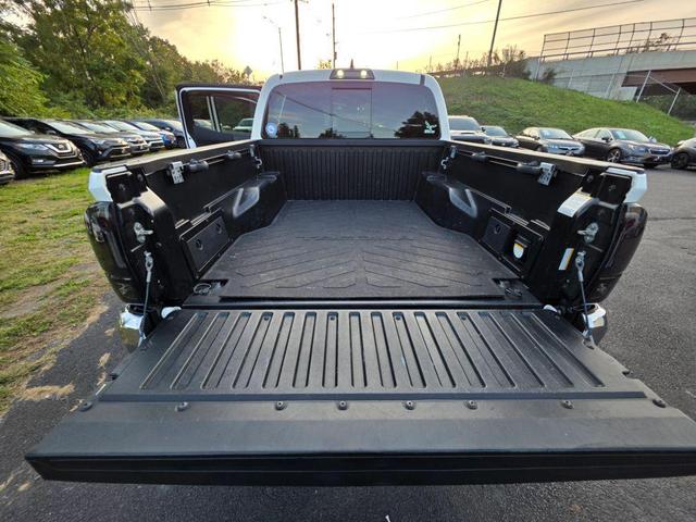 Photo of 2018 Super White Toyota Tacoma