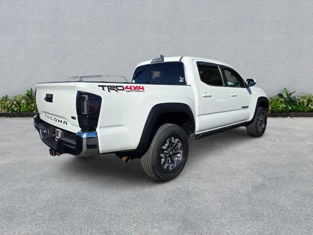 Photo of 2018 Super White Toyota Tacoma