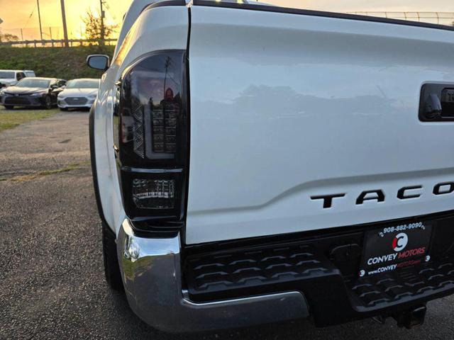 Photo of 2018 Super White Toyota Tacoma