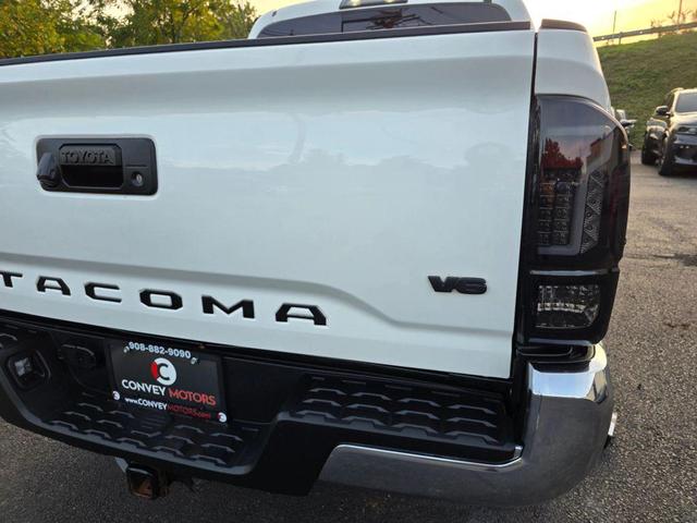 Photo of 2018 Super White Toyota Tacoma