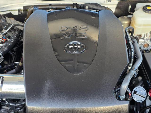 Photo of 2018 Super White Toyota Tacoma
