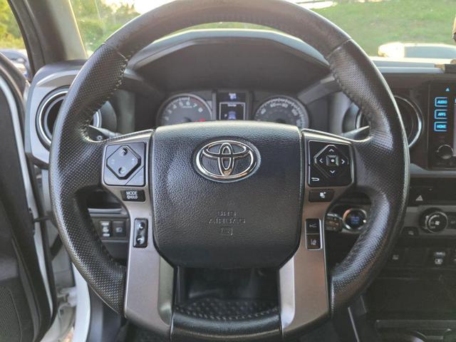 Photo of 2018 Super White Toyota Tacoma