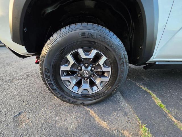 Photo of 2018 Super White Toyota Tacoma