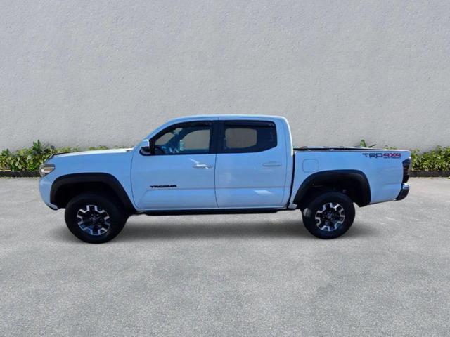 Photo of 2018 Super White Toyota Tacoma