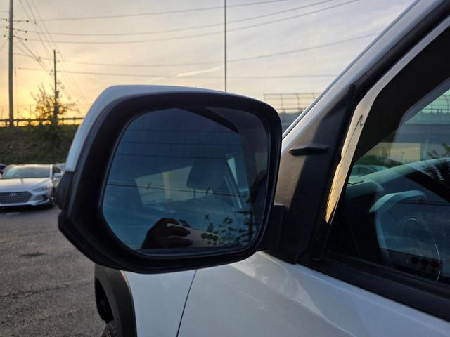 Photo of 2018 Super White Toyota Tacoma