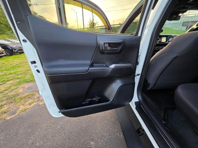 Photo of 2018 Super White Toyota Tacoma